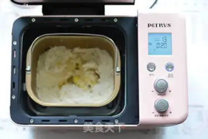 Make Goldy-tung-tong toast step 5
