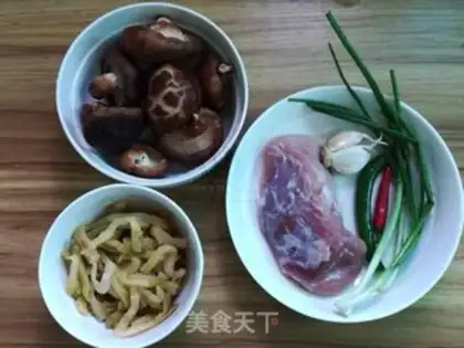 Make Squeeze mushrooms and fried meat step 0