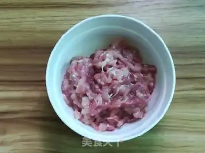 Make Squeeze mushrooms and fried meat step 1