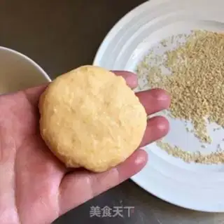 Make Red potato sesame cake step 5