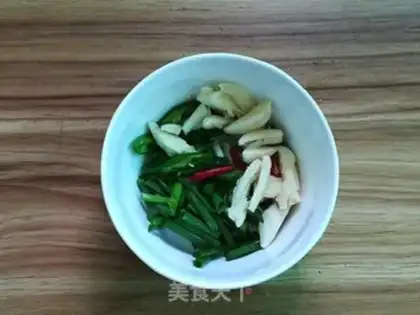 Make Squeeze mushrooms and fried meat step 3
