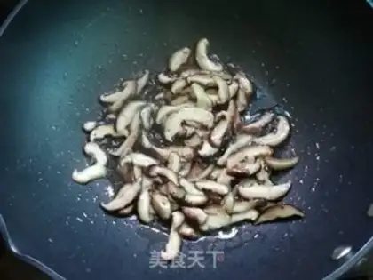 Make Squeeze mushrooms and fried meat step 5