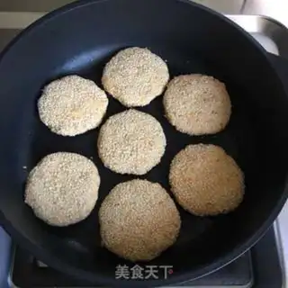 Make Red potato sesame cake step 8