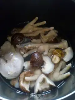 Make Frozen chicken foot soup step 2