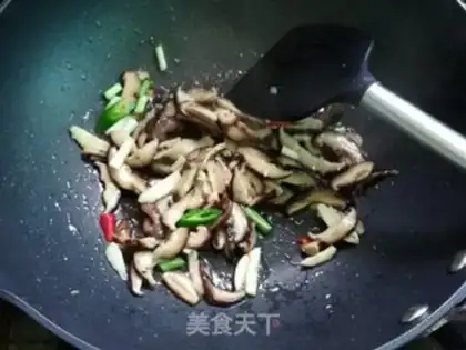 Make Squeeze mushrooms and fried meat step 6