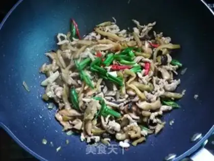 Make Squeeze mushrooms and fried meat step 8
