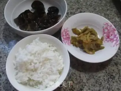 Make Squeeze the silk, black-muck rice step 0