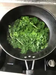 Make Celery leaves soup step 0