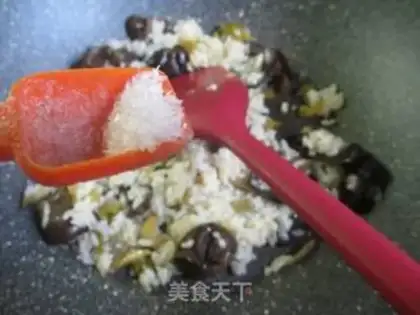 Make Squeeze the silk, black-muck rice step 3