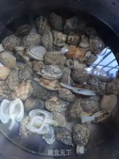 Make Scrambled clams step 0