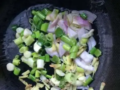 Make Scrambled clams step 4