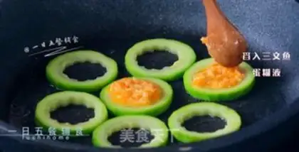 Make Sichuan salmon omelet step 4