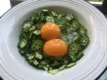 Make Autumn fried eggs step 2