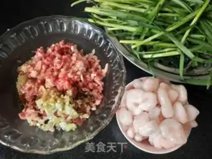 Make Three dumplings of crayfish step 0
