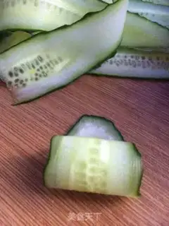 Make Bean cucumber roll step 2