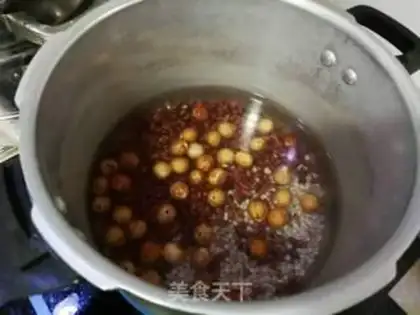 Make Red Doudou Lotus soup step 2