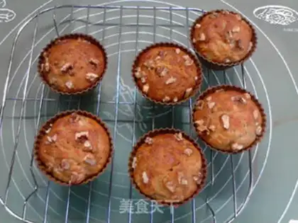 Make walnut banana cake step 9