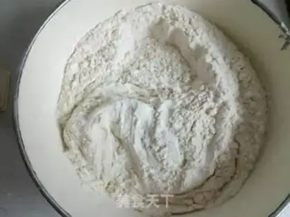 Make Black-sesame peanut sugar triangle step 1