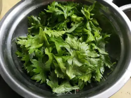 Make Celery leaves with pepper step 0