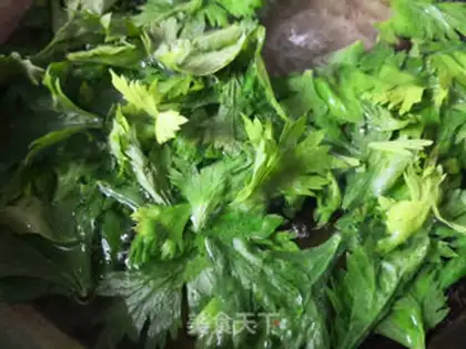 Make Celery leaves with pepper step 1