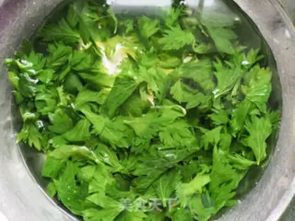 Make Celery leaves with pepper step 3