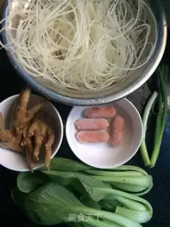 Make Cream of chicken claws step 0