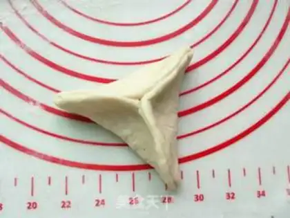 Make Red Sugar Triangle step 7