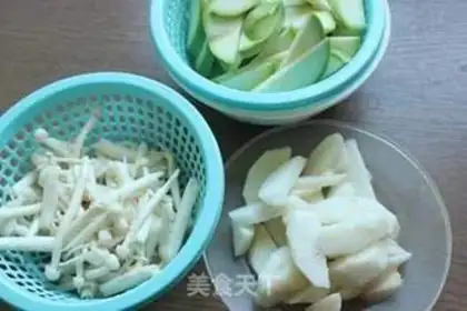 Make Nishiyama has fried seafood mushrooms step 1