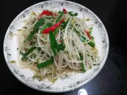 Make The green bean sprouts step 0