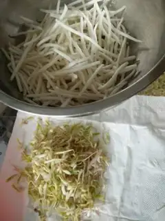 Make Egg shrimp sprouts step 0