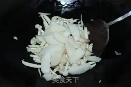 Make Nishiyama has fried seafood mushrooms step 3
