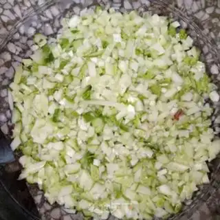 Make cucumber pork dumplings step 9
