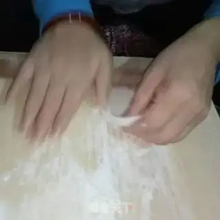 Make cucumber pork dumplings step 14