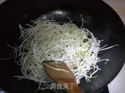 Make The green bean sprouts step 5