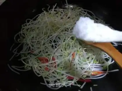 Make The green bean sprouts step 6