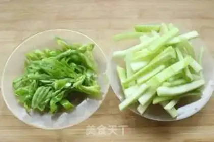 Make Green pepper for watermelon step 2