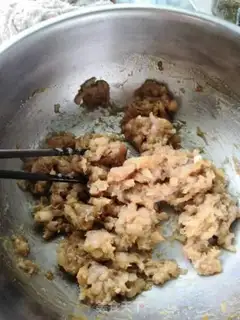 Make Double-coloured chicken dumplings step 4