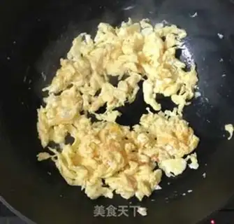 Make Scrambled eggs step 2