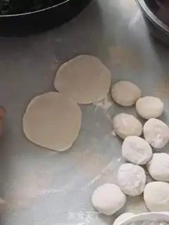 Make Double-coloured chicken dumplings step 8