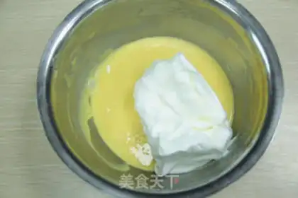 Make Classic cake rolls step 5