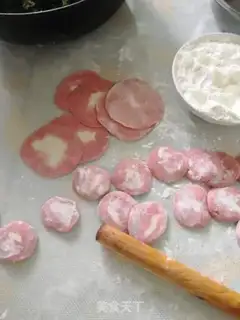 Make Double-coloured chicken dumplings step 9