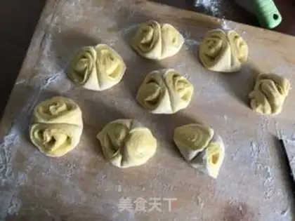 Make Pumpkin roll step 9