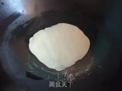 Make Old Beijing chicken roll step 4