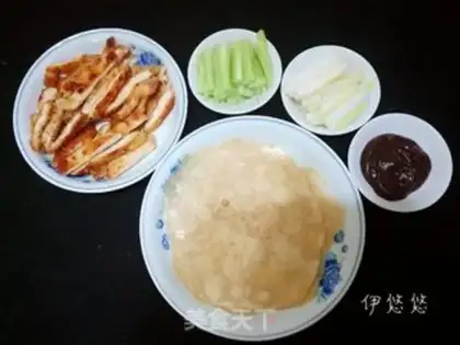 Make Old Beijing chicken roll step 7