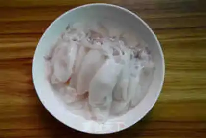 Make The salsa sauce blew up the squid step 1