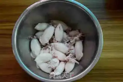 Make The salsa sauce blew up the squid step 2