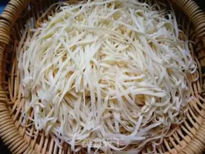 Make Tomato pickle shrimp noodles step 0