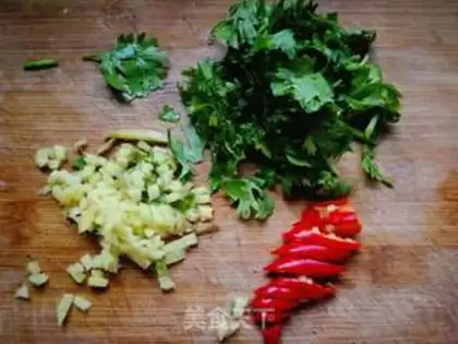 Make Tomato pickle shrimp noodles step 1