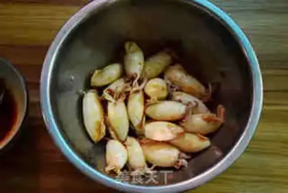 Make The salsa sauce blew up the squid step 4