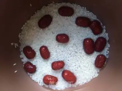 Make ♪ Cinnamon round red dates ♪ step 1